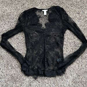 Delicate Lace v neck top